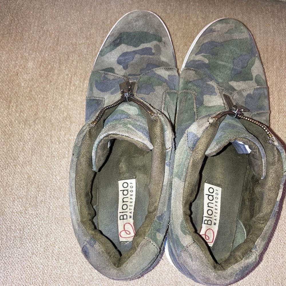 BLONDO Glenda Suede Camo Printed Waterproof Wedge Platform Sneakers Size 8.5 - Picture 7 of 13